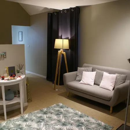 Magnifique Avec Jacuzzi Privatif Bed & Breakfast